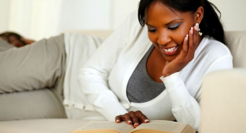 0-660193831-womanreading