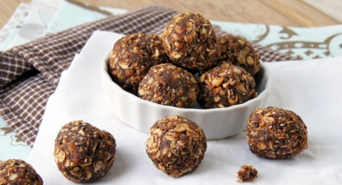 0-677432163-cocoa-kissed-chia-energy-bombs